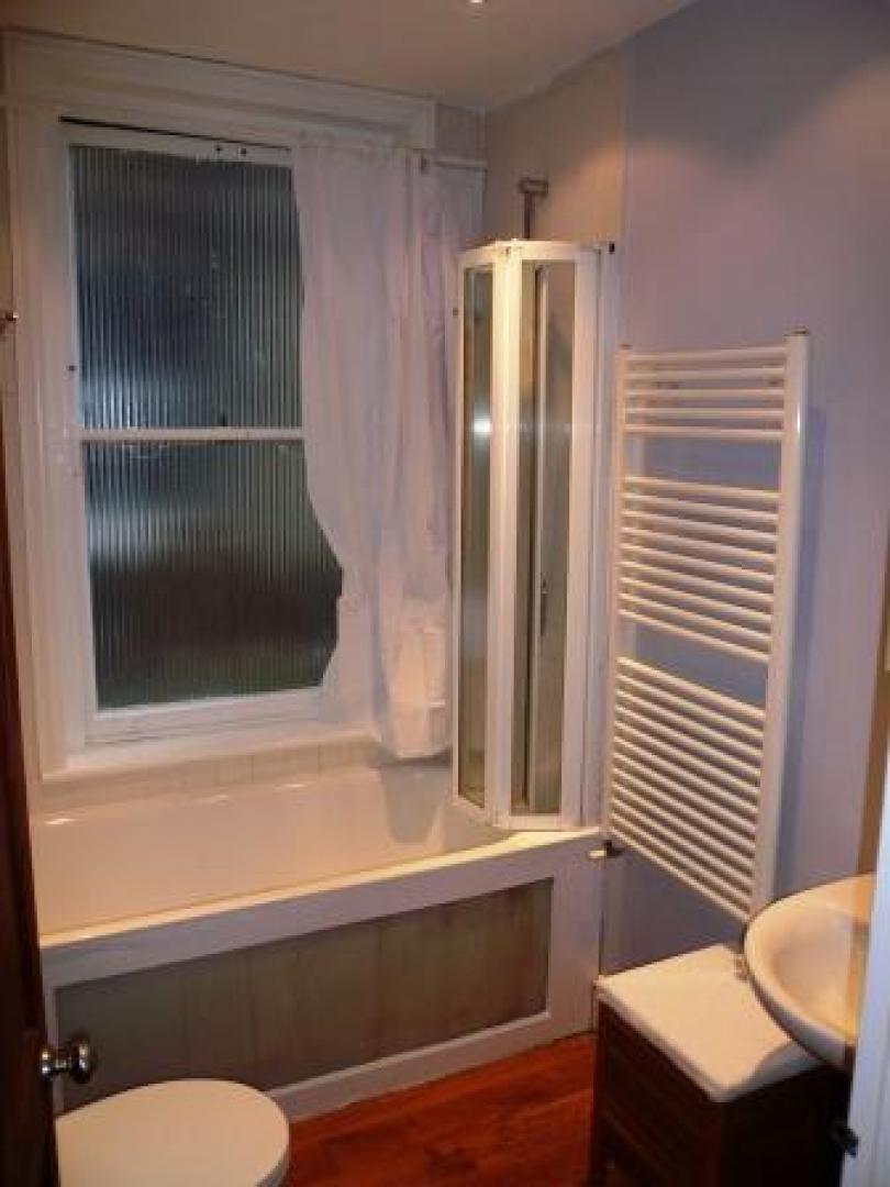 			2 Bedroom, 1 bath, 1 reception Flat			 Mill Lane, WEST HAMPSTEAD