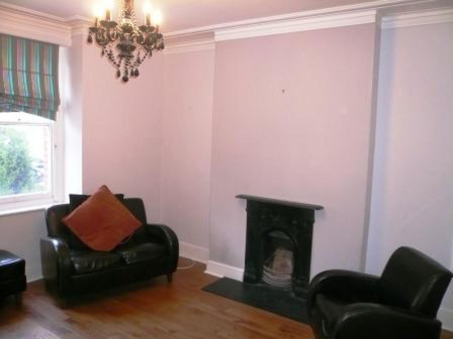 			2 Bedroom, 1 bath, 1 reception Flat			 Mill Lane, WEST HAMPSTEAD