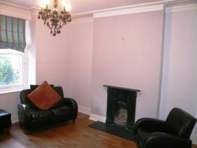 			2 Bedroom, 1 bath, 1 reception Flat			 Mill Lane, WEST HAMPSTEAD