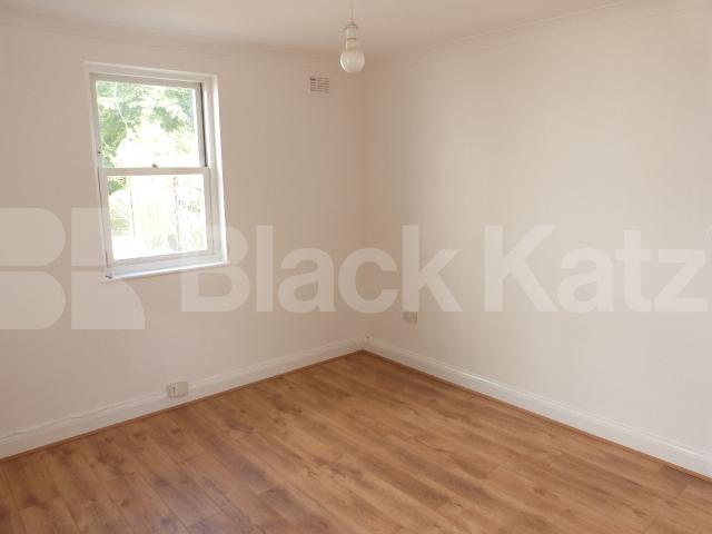 			2 Bedroom, 1 bath, 1 reception Bungalow			 Pages Lane, Muswell Hill