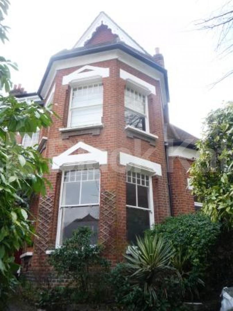 			UNIQUE PROPERTY!, 2 Bedroom, 1 bath, 1 reception Ground Floor Flat			 Haslemere Road, CROUCH END