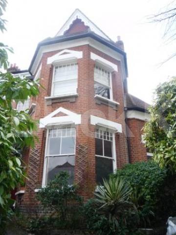 			UNIQUE PROPERTY!, 2 Bedroom, 1 bath, 1 reception Ground Floor Flat			 Haslemere Road, CROUCH END