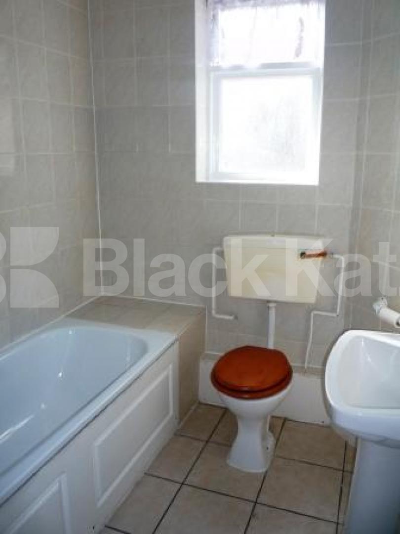 			3 Bedroom, 1 bath, 1 reception Flat			 Sirdar Road, TURNPIKE LANE