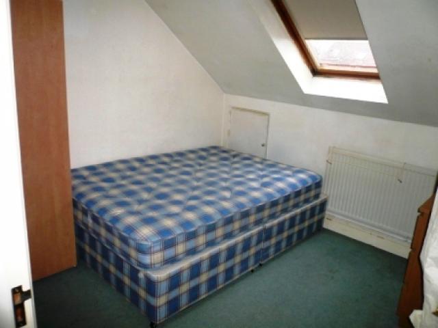 			3 Bedroom, 1 bath, 1 reception Flat			 Highfield Avenue, GOLDERS GREEN