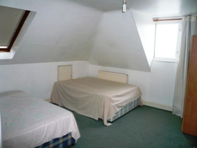 			3 Bedroom, 1 bath, 1 reception Flat			 Highfield Avenue, GOLDERS GREEN