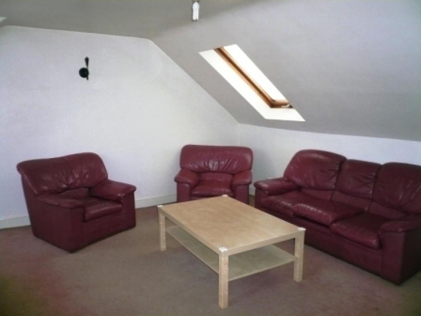 			3 Bedroom, 1 bath, 1 reception Flat			 Highfield Avenue, GOLDERS GREEN