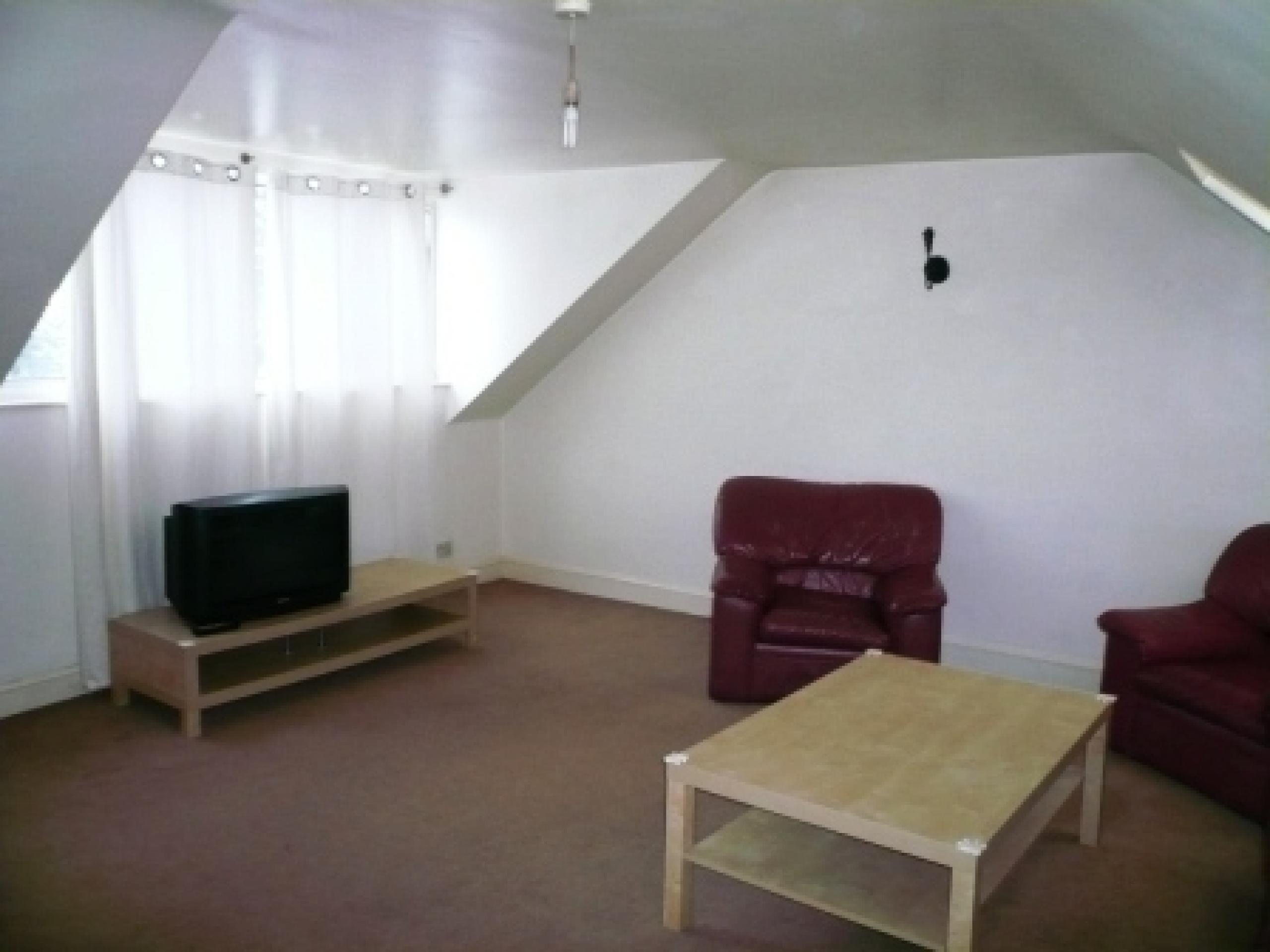 			3 Bedroom, 1 bath, 1 reception Flat			 Highfield Avenue, GOLDERS GREEN NW11