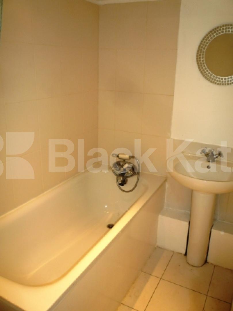 			Studio Apartment, 1 bath, 1 reception Studio			 Hillfield Park, Muswell Hill