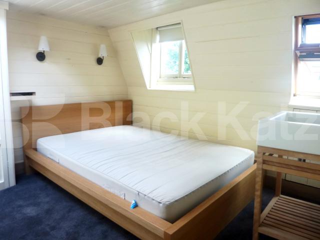 			NEW INSTRUCTION!, 4 Bedroom, 1 bath, 1 reception Flat			 Gladsmuir Road, ARCHWAY