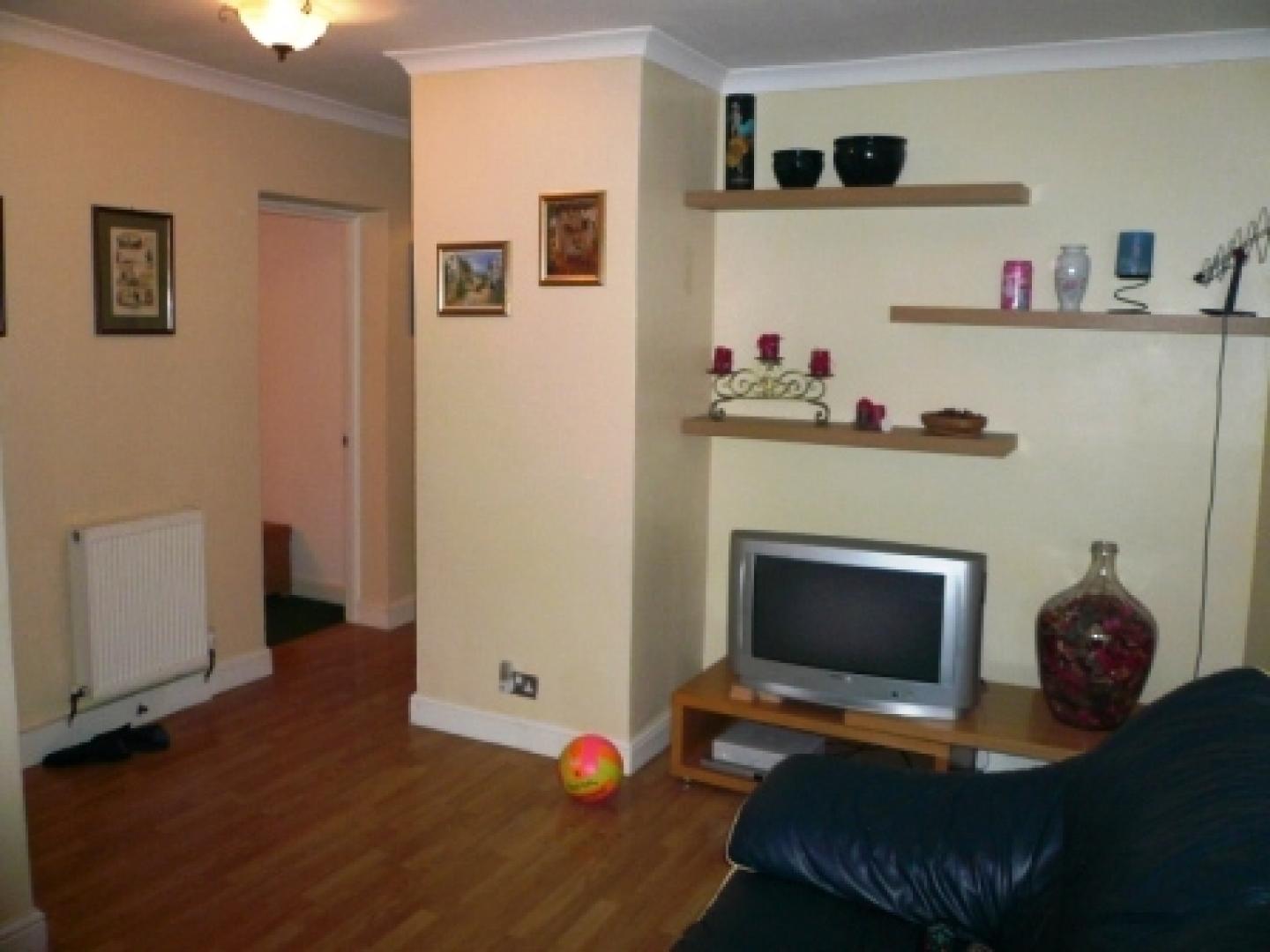 			3 Bedroom, 1 bath, 1 reception Flat			 New End Square, HAMPSTEAD