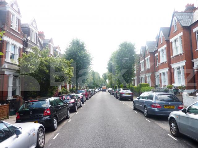 			NEW INSTRUCTION!, 4 Bedroom, 1 bath, 1 reception Flat			 Gladsmuir Road, ARCHWAY