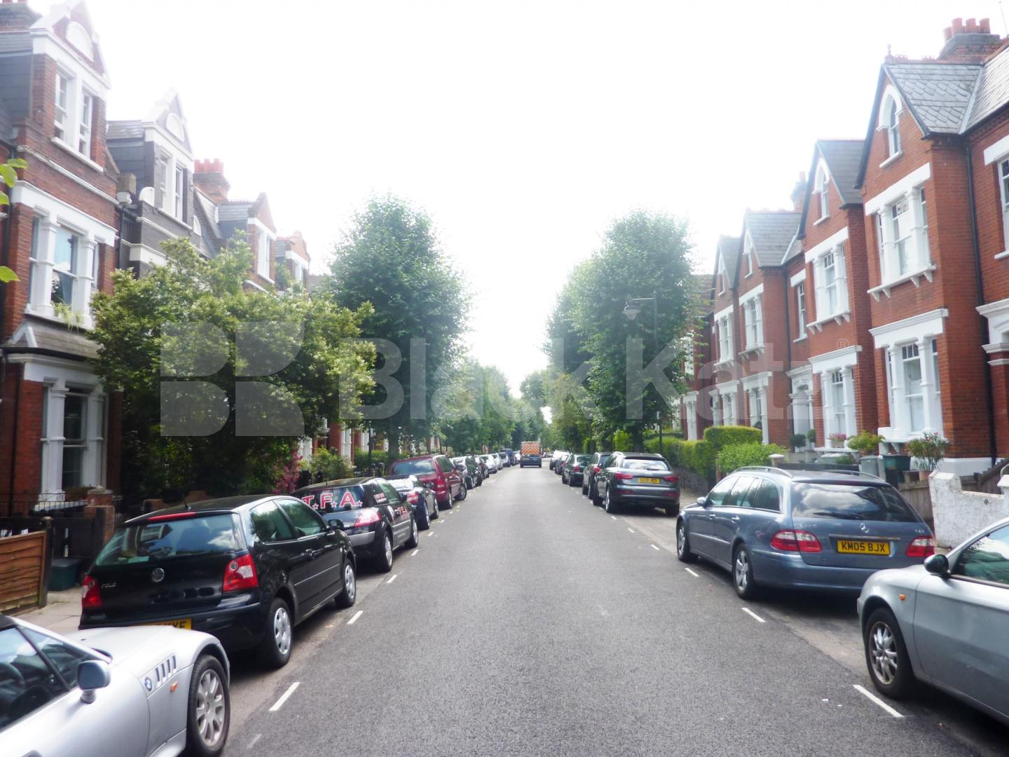 			NEW INSTRUCTION!, 4 Bedroom, 1 bath, 1 reception Flat			 Gladsmuir Road, ARCHWAY