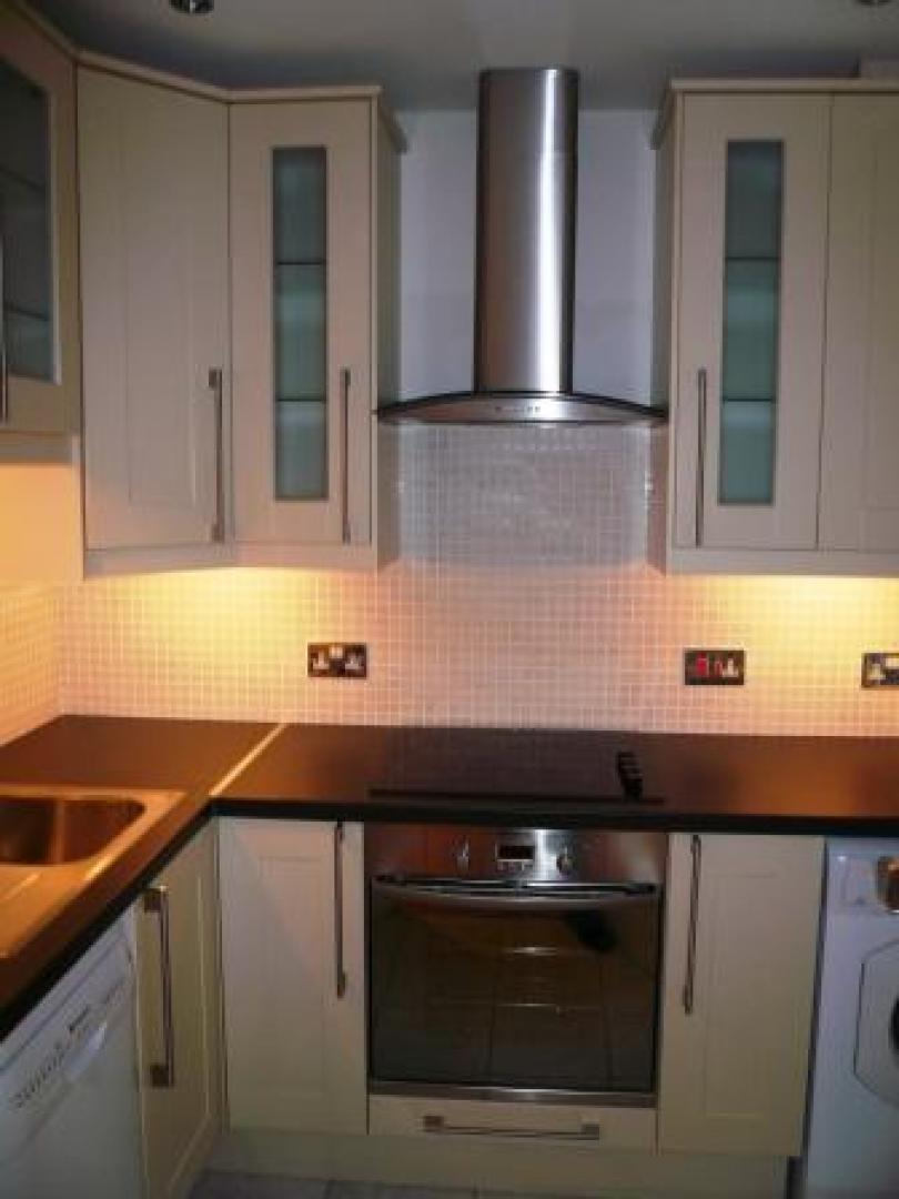 			2 Bedroom, 1 bath, 1 reception Flat			 Malvern Road, MAIDA VALE