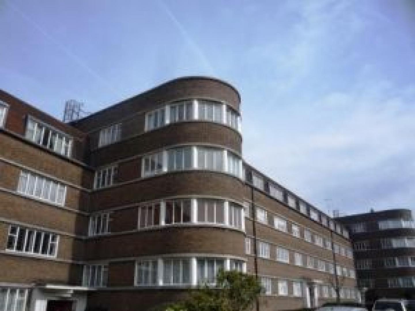 			2 Bedroom, 1 bath, 1 reception Flat			 Lyttleton Road, EAST FINCHLEY/HIGHGATE