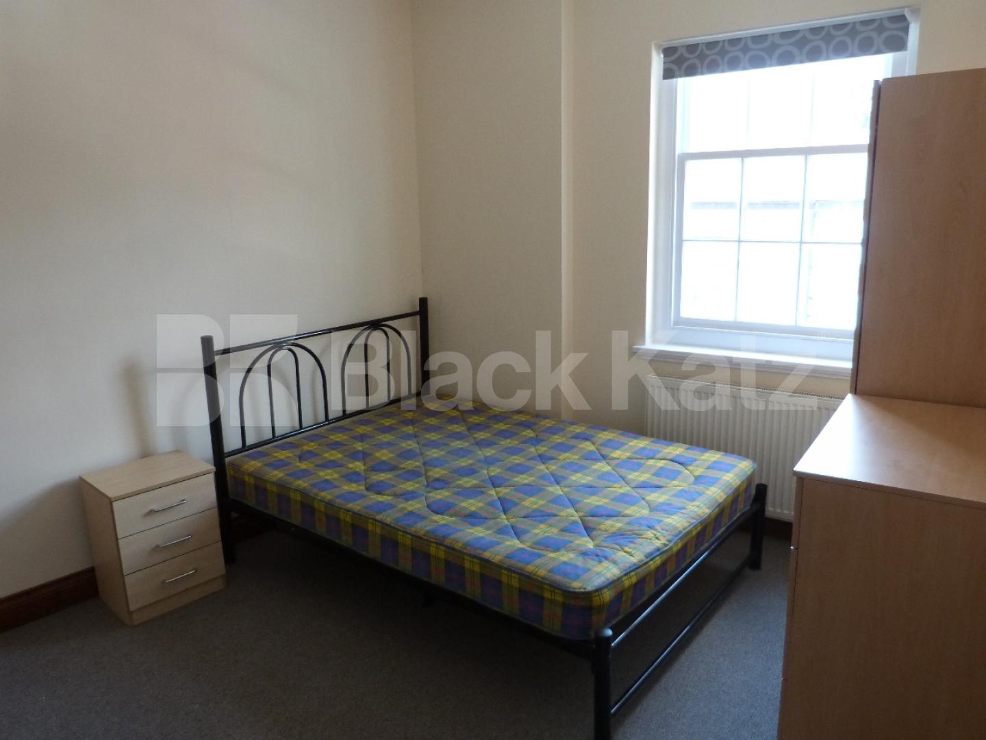 			2 Bedroom, 1 bath, 1 reception Flat			  High Road, Wood Green