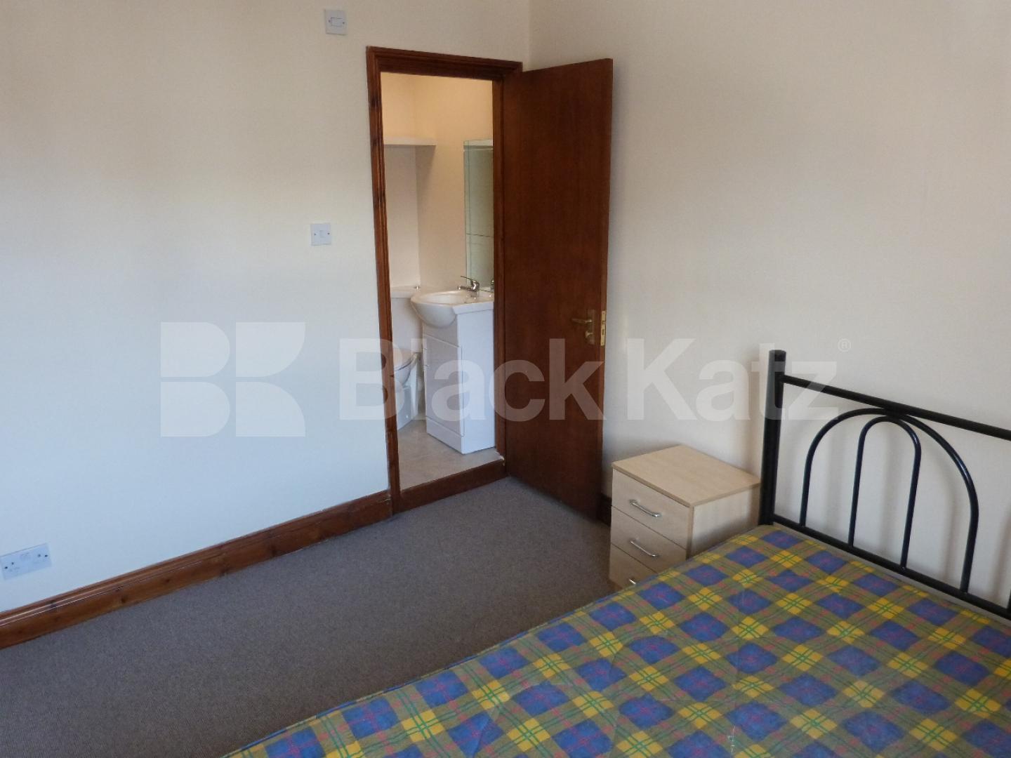 			2 Bedroom, 1 bath, 1 reception Flat			  High Road, Wood Green