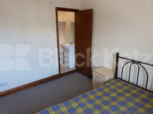 			2 Bedroom, 1 bath, 1 reception Flat			  High Road, Wood Green