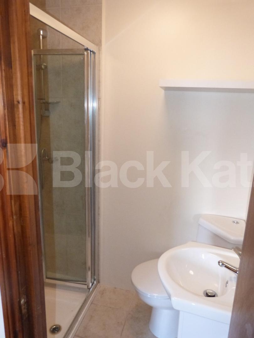 			2 Bedroom, 1 bath, 1 reception Flat			  High Road, Wood Green