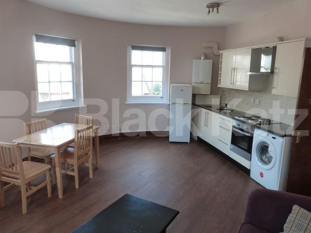 			2 Bedroom, 1 bath, 1 reception Flat			  High Road, Wood Green
