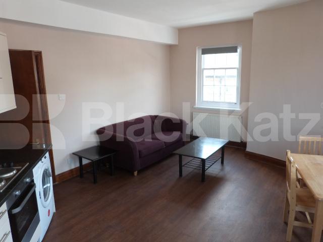 			2 Bedroom, 1 bath, 1 reception Flat			  High Road, Wood Green