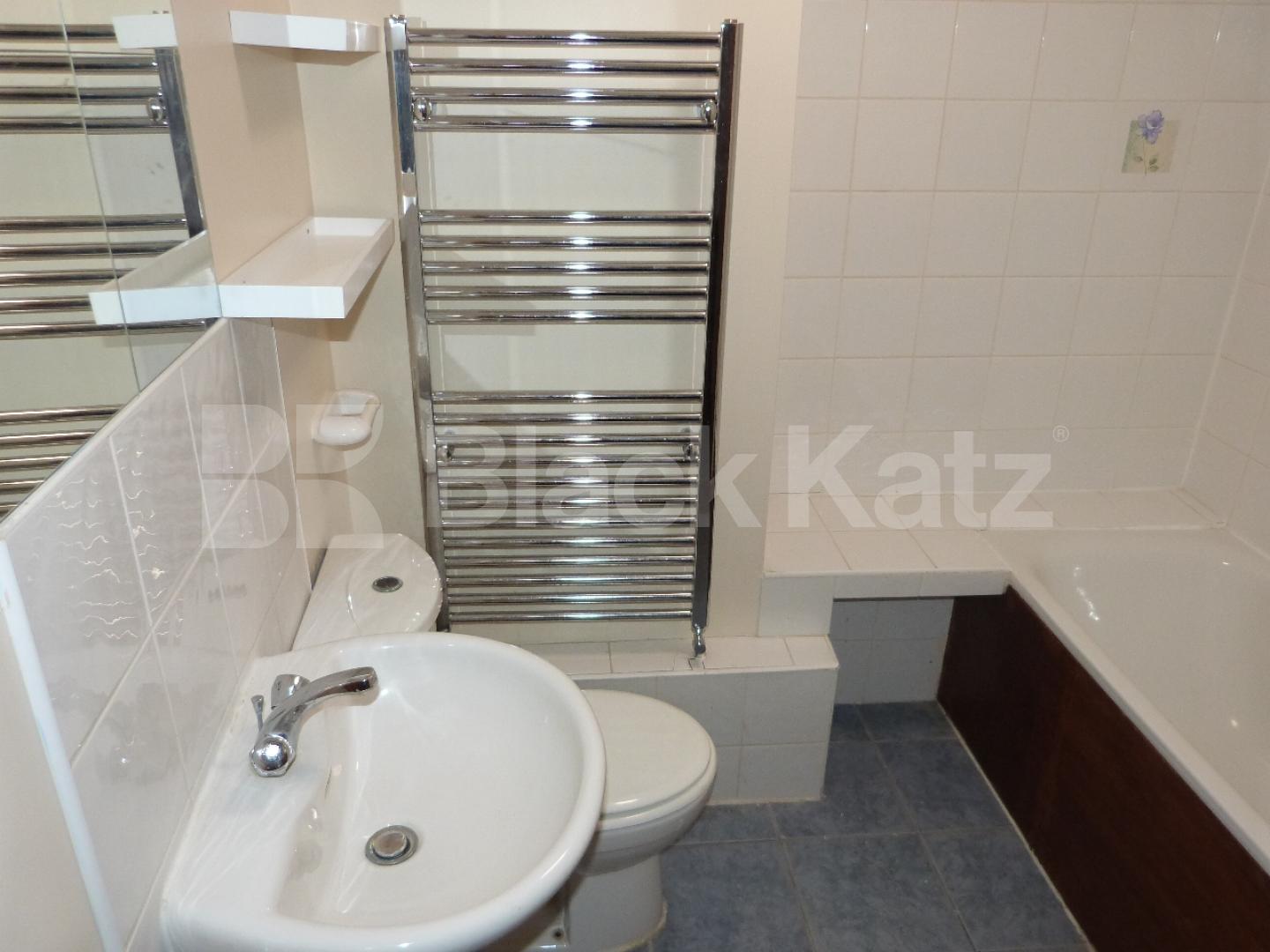 			2 Bedroom, 1 bath, 1 reception Flat			  High Road, Wood Green