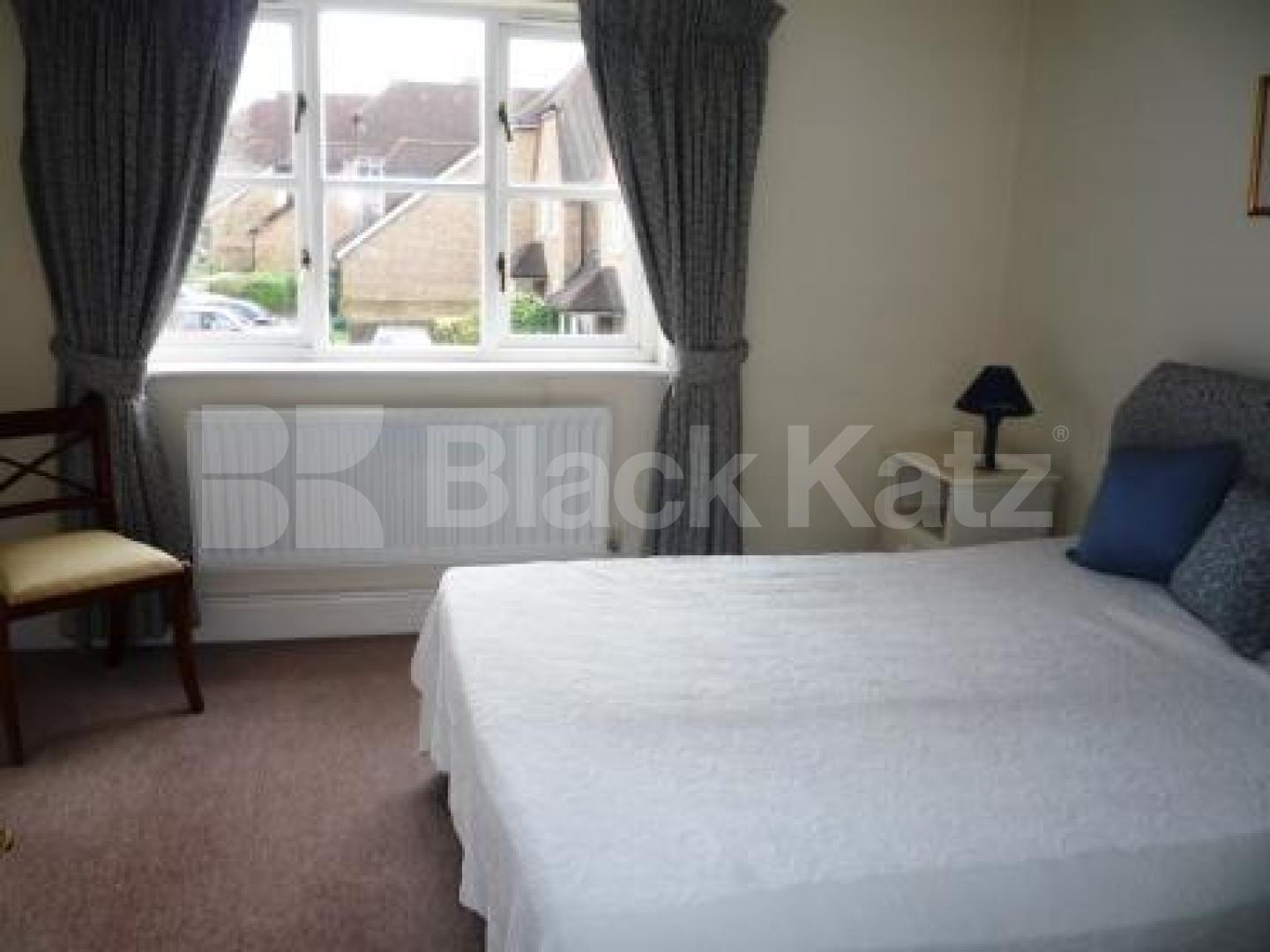 			BEAUTIFUL GATED DEVELOPMENT!, 2 Bedroom, 1 bath, 1 reception House			 Greenfield Drive, EAST FINCHLEY