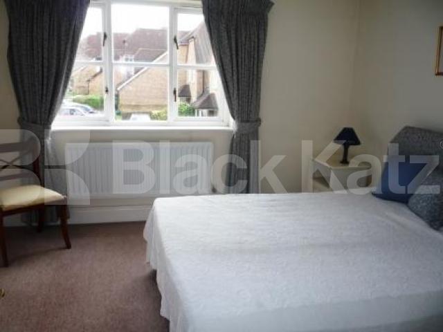 			BEAUTIFUL GATED DEVELOPMENT!, 2 Bedroom, 1 bath, 1 reception House			 Greenfield Drive, EAST FINCHLEY