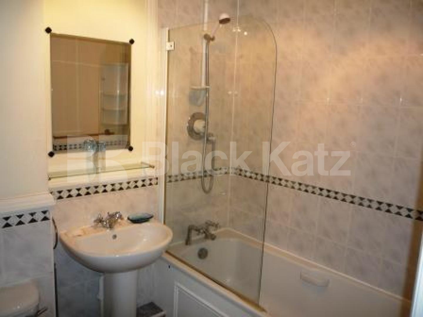 			BEAUTIFUL GATED DEVELOPMENT!, 2 Bedroom, 1 bath, 1 reception House			 Greenfield Drive, EAST FINCHLEY