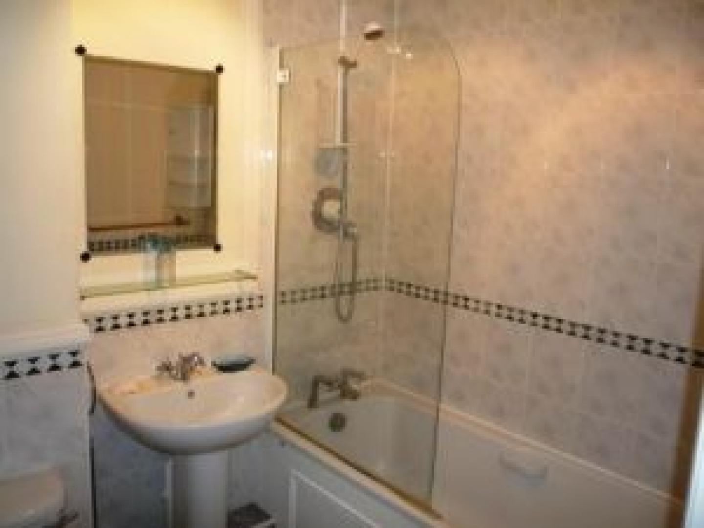 			2 Bedroom, 1 bath, 1 reception Flat			 Greenfield Drive, EAST FINCHLEY