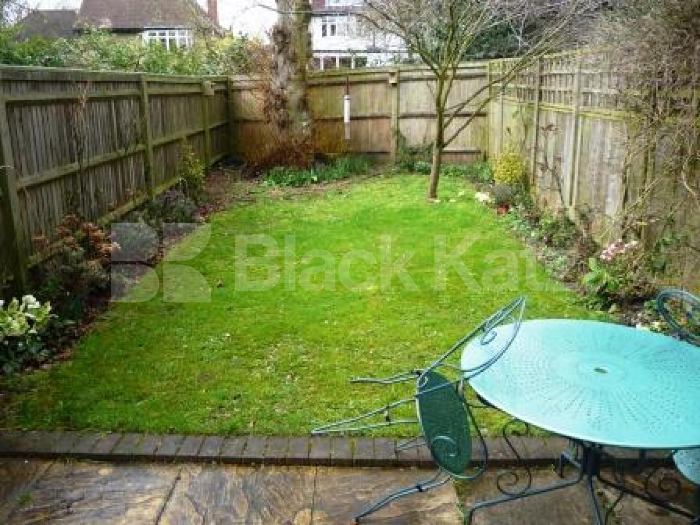 			BEAUTIFUL GATED DEVELOPMENT!, 2 Bedroom, 1 bath, 1 reception House			 Greenfield Drive, EAST FINCHLEY