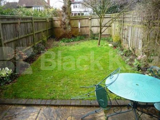 			BEAUTIFUL GATED DEVELOPMENT!, 2 Bedroom, 1 bath, 1 reception House			 Greenfield Drive, EAST FINCHLEY