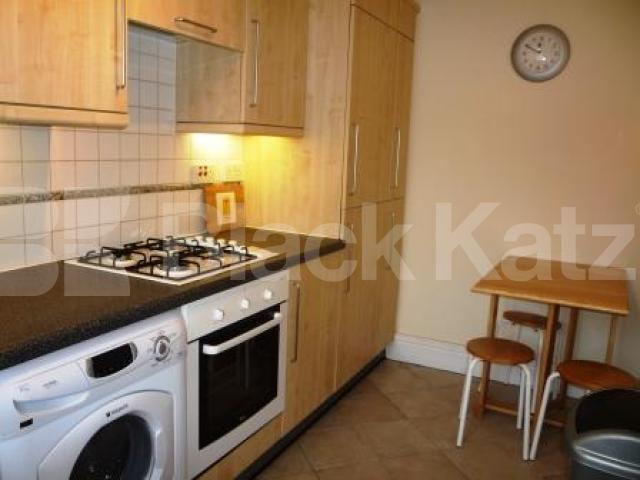 			BEAUTIFUL GATED DEVELOPMENT!, 2 Bedroom, 1 bath, 1 reception House			 Greenfield Drive, EAST FINCHLEY