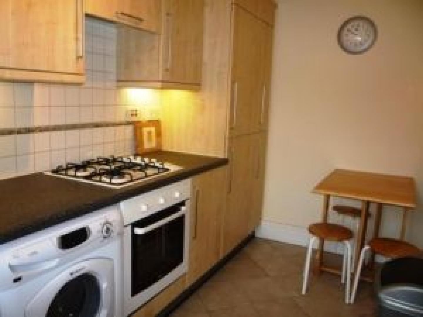 			2 Bedroom, 1 bath, 1 reception Flat			 Greenfield Drive, EAST FINCHLEY