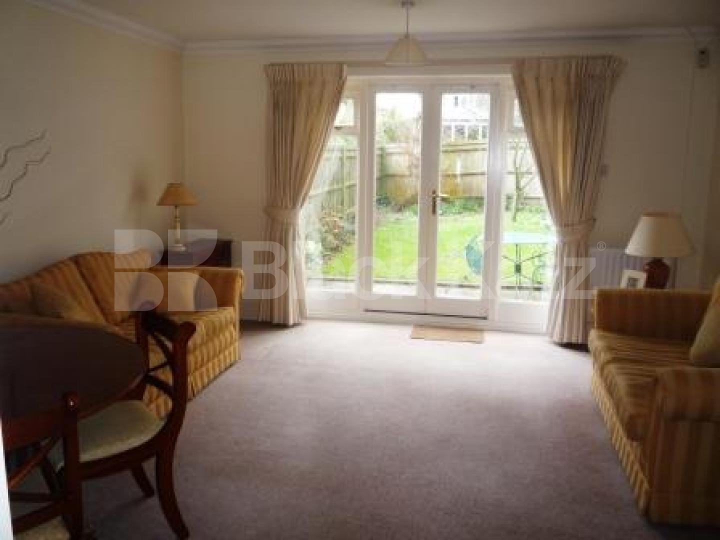 			BEAUTIFUL GATED DEVELOPMENT!, 2 Bedroom, 1 bath, 1 reception House			 Greenfield Drive, EAST FINCHLEY