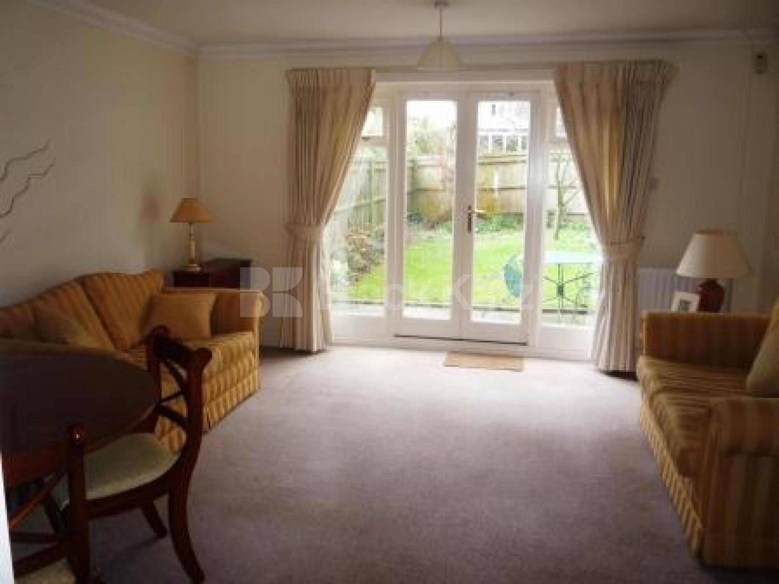 			BEAUTIFUL GATED DEVELOPMENT!, 2 Bedroom, 1 bath, 1 reception House			 Greenfield Drive, EAST FINCHLEY N2