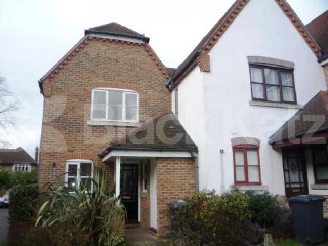 			BEAUTIFUL GATED DEVELOPMENT!, 2 Bedroom, 1 bath, 1 reception House			 Greenfield Drive, EAST FINCHLEY