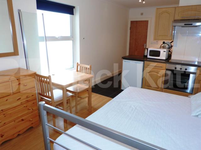 			Studio Apartment, 1 bath, 1 reception Studio			 Hornsey High Street, Hornsey