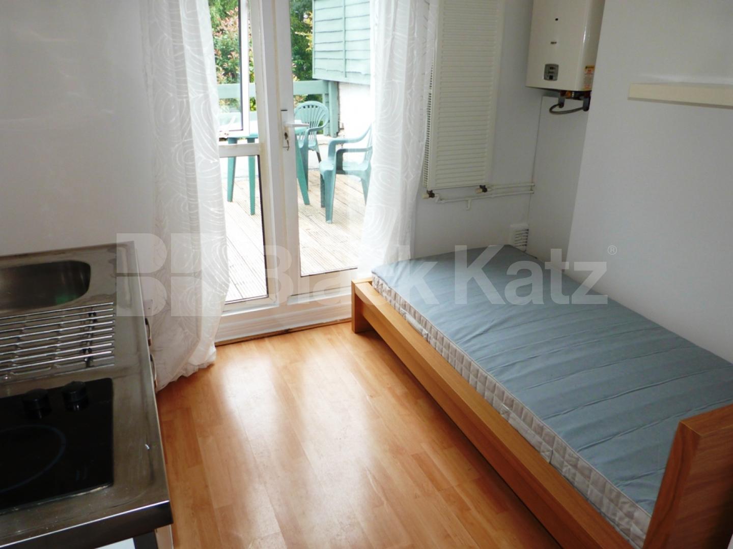 			Studio Apartment, 1 bath, 1 reception Flat			 Weston Park, Crouch End