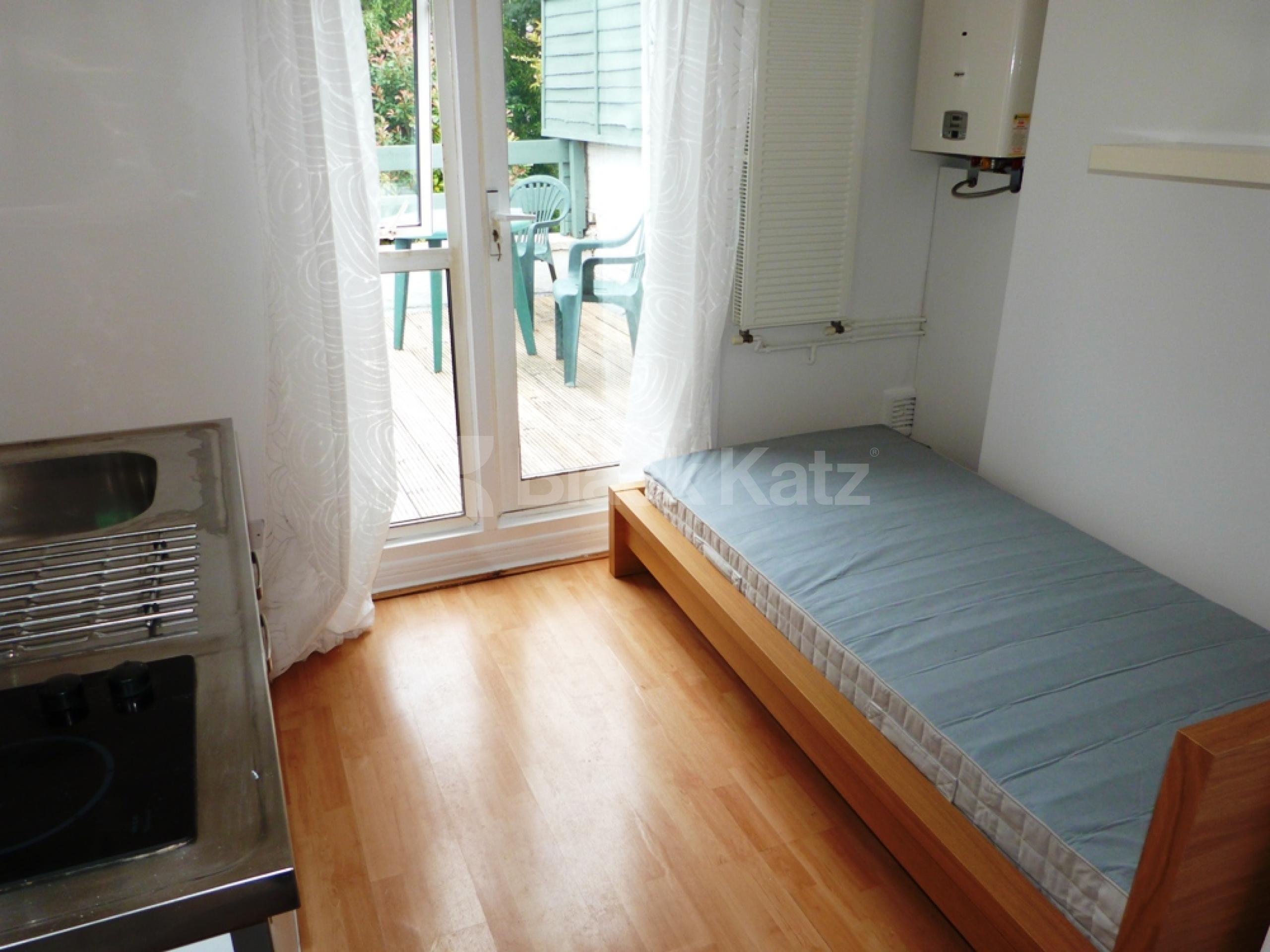 			Studio Apartment, 1 bath, 1 reception Flat			 Weston Park, Crouch End N8