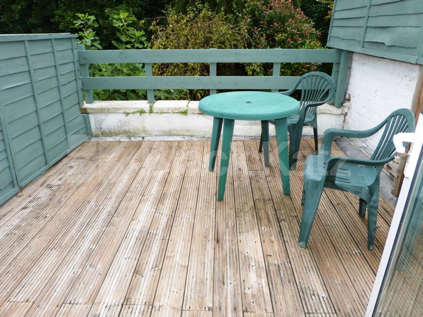 			Studio Apartment, 1 bath, 1 reception Flat			 Weston Park, Crouch End