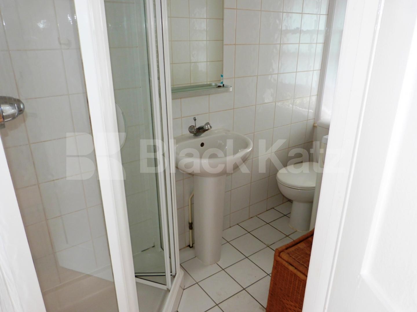 			Studio Apartment, 1 bath, 1 reception Flat			 Weston Park, Crouch End