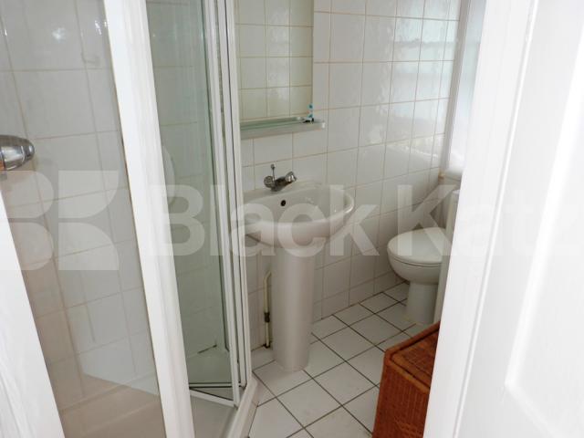 			Studio Apartment, 1 bath, 1 reception Flat			 Weston Park, Crouch End