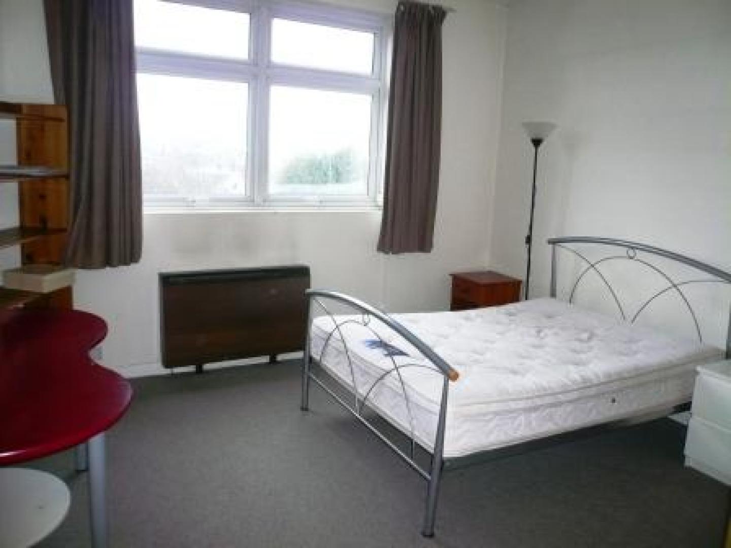 			3 Bedroom, 1 bath, 1 reception Flat			 Bell Lane, HENDON