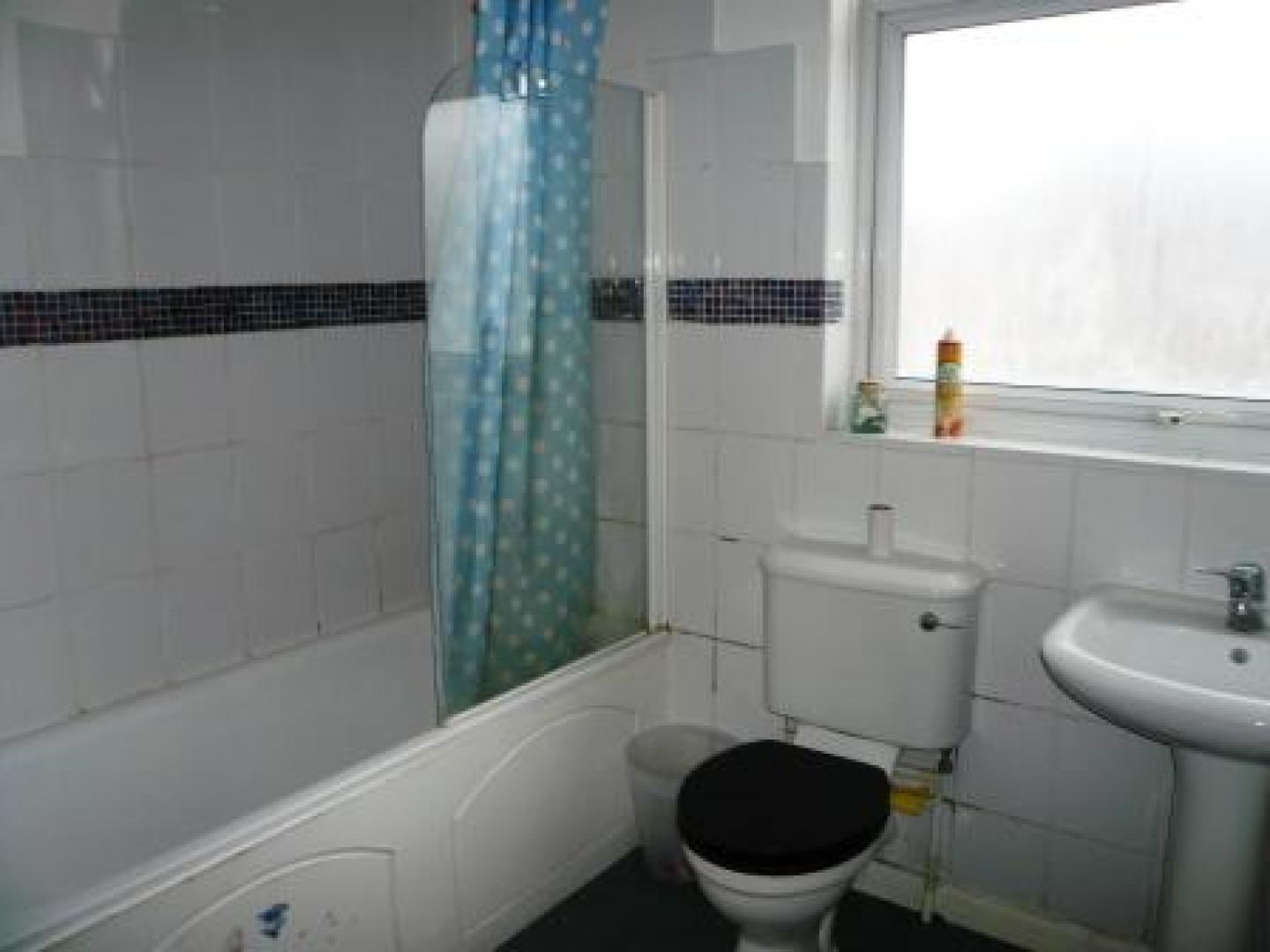 			3 Bedroom, 1 bath, 1 reception Flat			 Bell Lane, HENDON