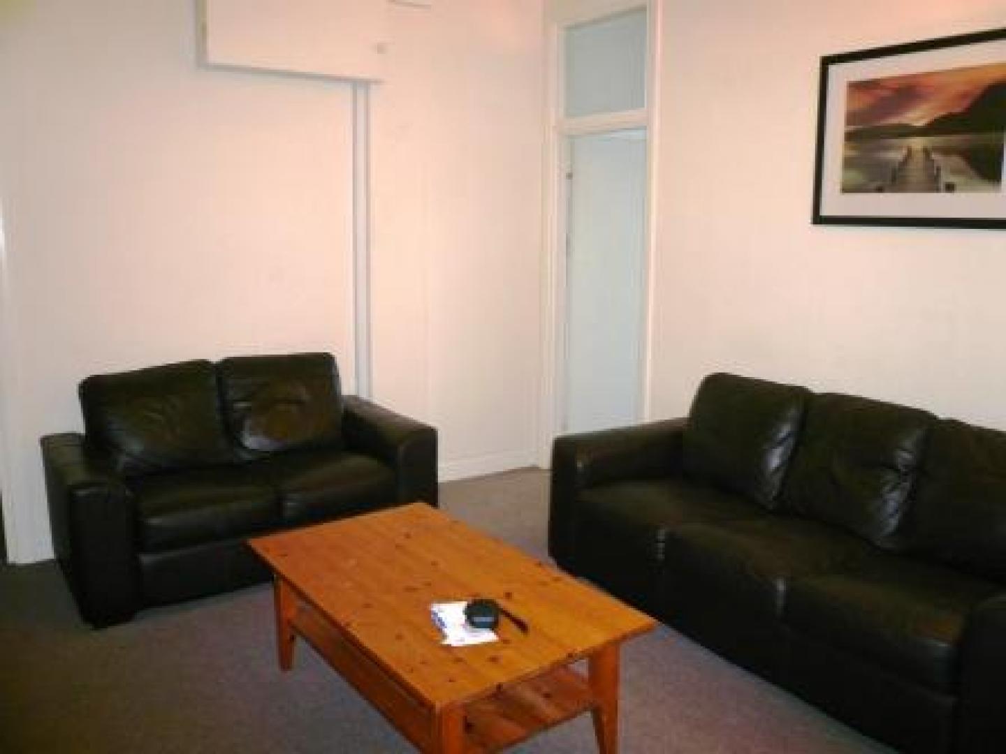 			3 Bedroom, 1 bath, 1 reception Flat			 Bell Lane, HENDON