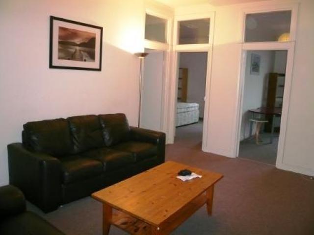 			3 Bedroom, 1 bath, 1 reception Flat			 Bell Lane, HENDON