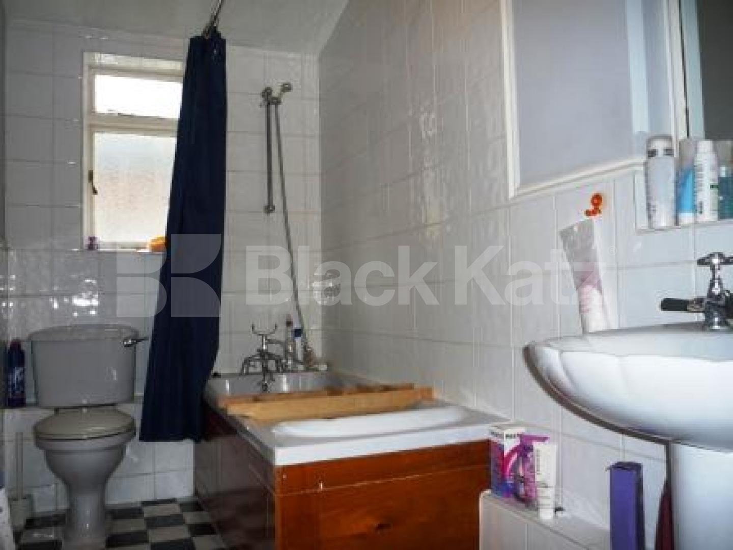 			3 Bedroom, 1 bath, 1 reception Flat			 Crescent road, ALEXANDRA PALACE