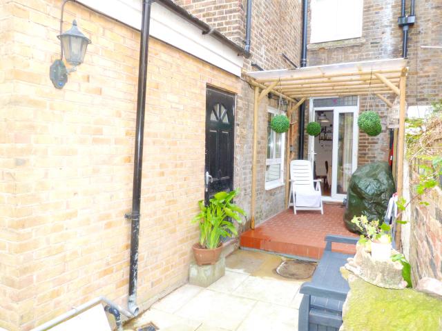 			NEW INSTRUCTION (Private Garden / Two Bathrooms), 1 Bedroom, 1 bath, 1 reception Flat			 Hemstal Road, WEST HAMPSTEAD