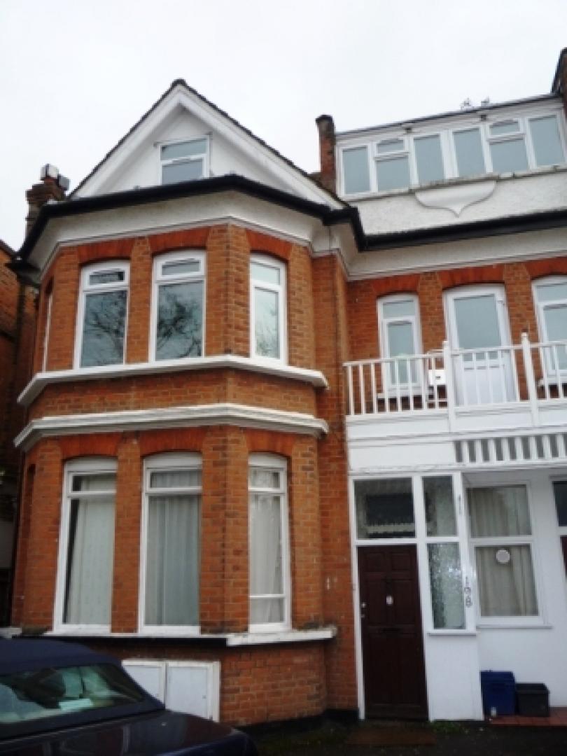 			2 Bedroom, 1 bath, 1 reception Flat			 Ballards Lane, NORTH FINCHLEY