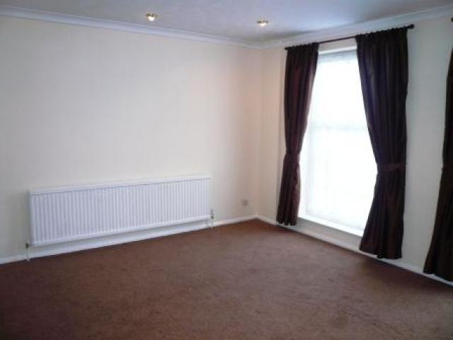 			4 Bedroom, 1 bath, 1 reception Flat			 Oakview Gardens, EAST FINCHLEY